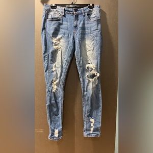 Refuge Distressed Jeans
